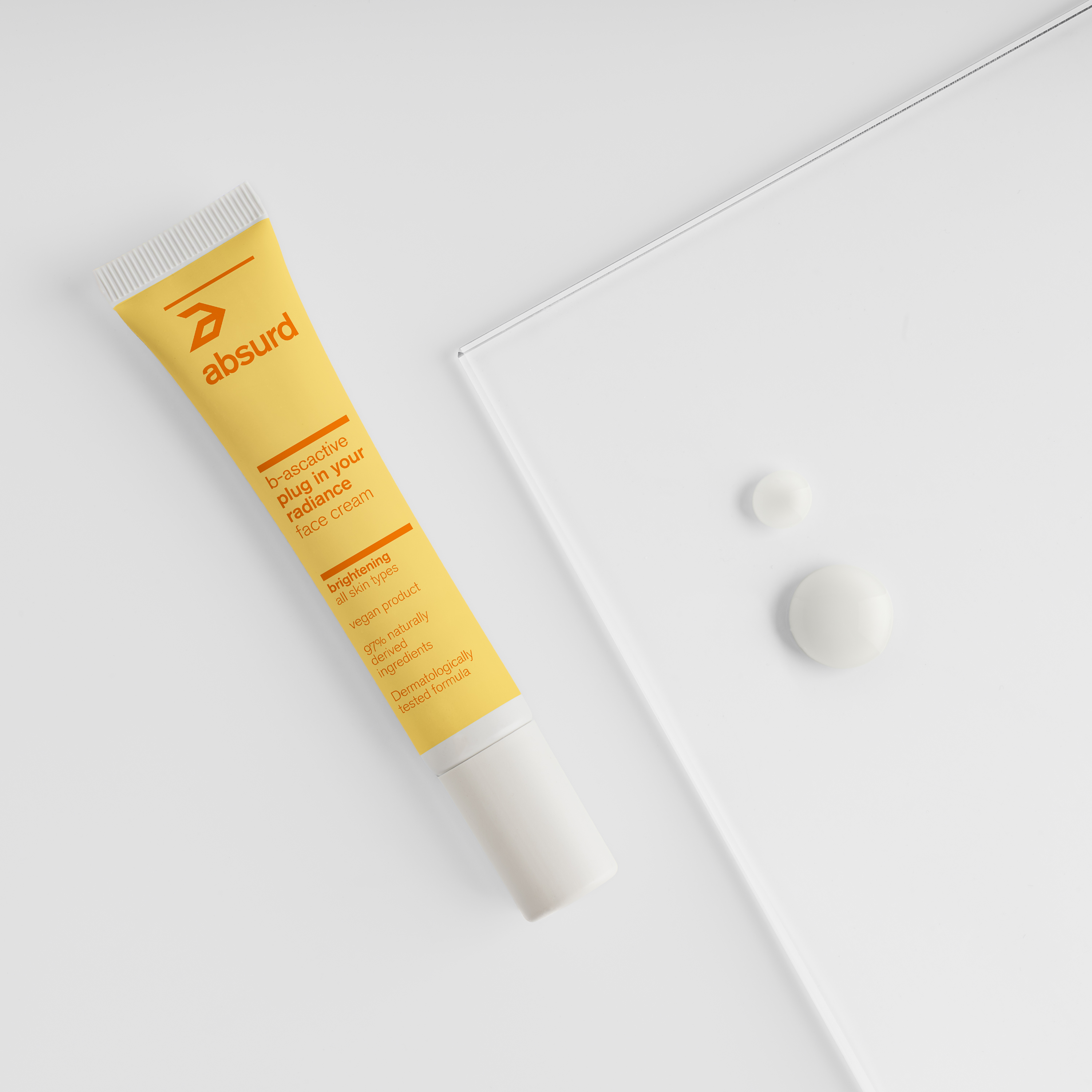 CREMA VISO 3 IN 1 CON VITAMINA C - PLUG IN YOUR RADIANCE